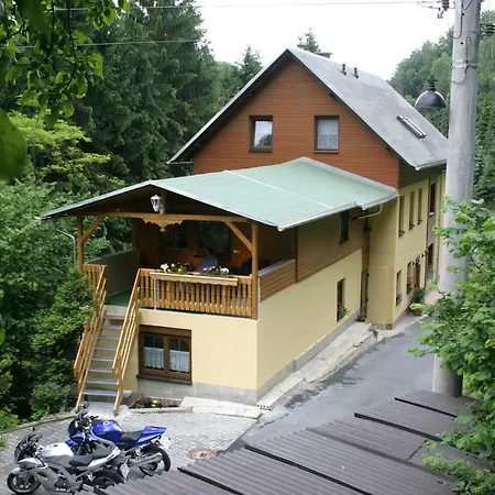Apartmenthaus Zaukeneck Mit Carports Bad Schandau